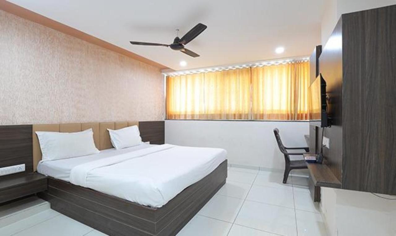 Fabhotel The Heaven 阿穆达巴 外观 照片